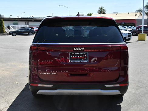 Used 2022 Kia Carnival LX FWD image 7