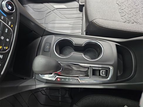 Used 2023 Chevrolet Equinox LT image 30