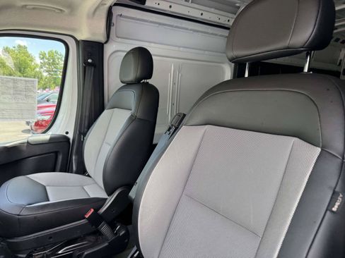 Used 2026 RAM ProMaster 2500 w/ Convenience Group FWD image 15
