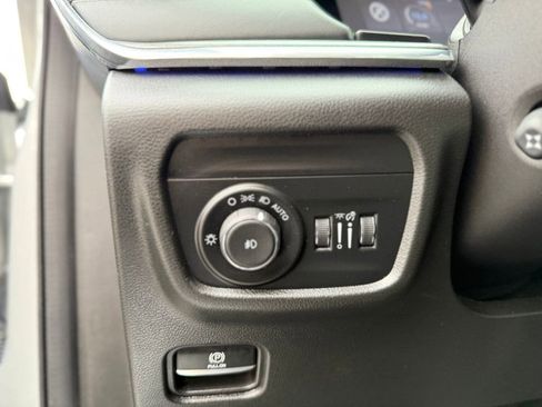 Used 2023 Jeep Grand Cherokee L Overland w/ Advanced Protech Group III AWD/4WD image 22