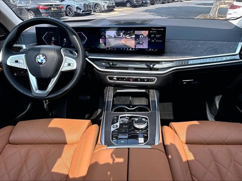 Used 2025 BMW X7 xDrive40i w/ Premium Package AWD/4WD image 10