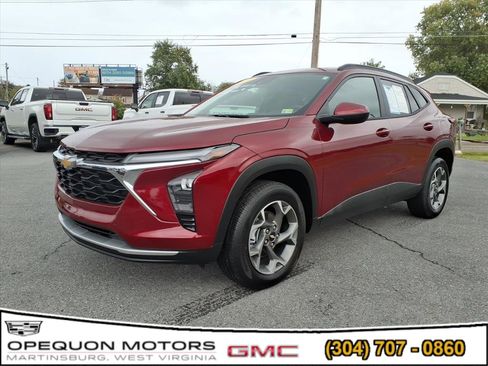 Used 2024 Chevrolet Trax LT w/ Driver Confidence Package image 3