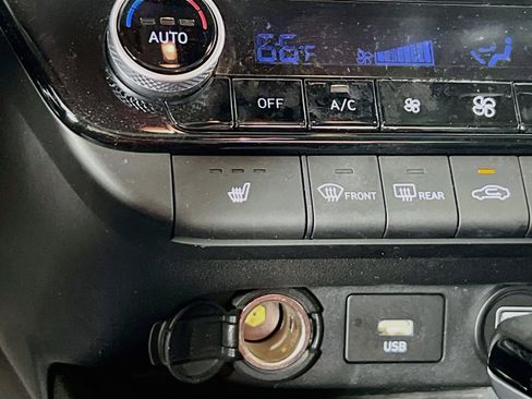 Used 2023 Hyundai Elantra Limited FWD image 21