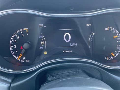 Used 2020 Jeep Grand Cherokee Limited w/ Premium Lighting Group AWD/4WD image 17