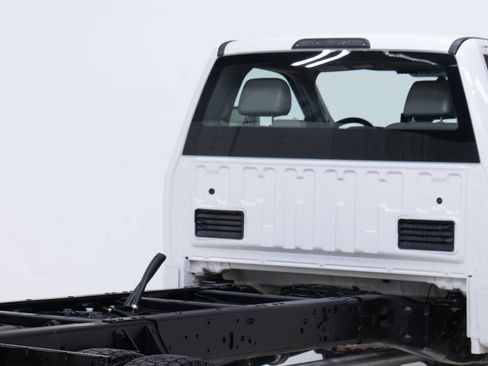 Used 2018 Ford F550 4x4 Regular Cab Super Duty image 16