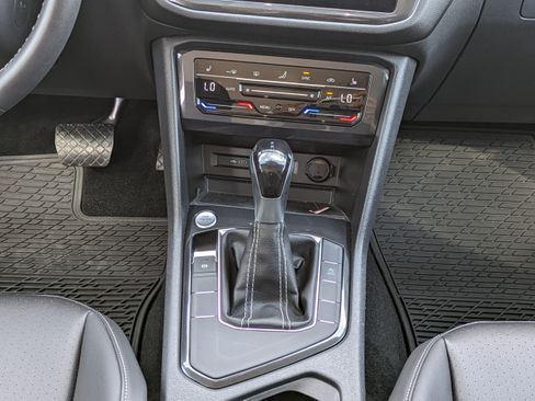 Certified 2023 Volkswagen Tiguan SE FWD image 20