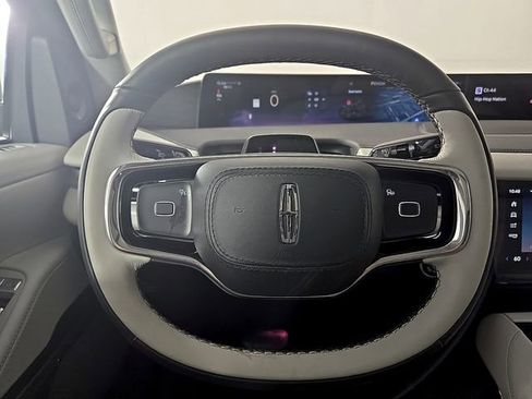 Certified 2025 Lincoln Navigator Reserve AWD/4WD image 22