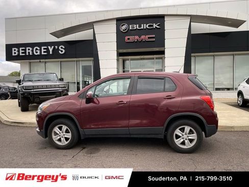 Used 2017 Chevrolet Trax LS AWD/4WD image 2