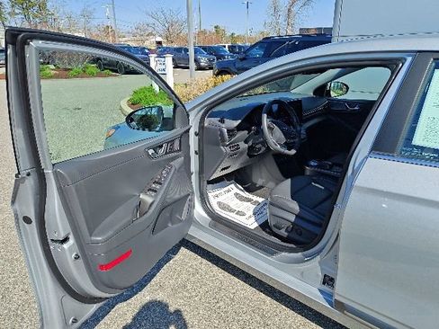 Used 2021 Hyundai Ioniq Limited FWD image 16