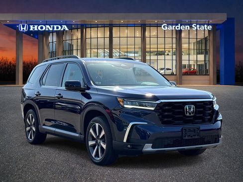 Certified 2024 Honda Pilot Touring image 2