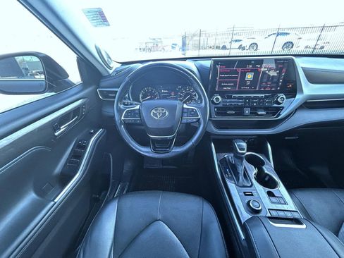 Used 2021 Toyota Highlander Platinum image 13
