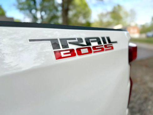 Used 2019 Chevrolet Silverado 1500 Custom Trail Boss w/ Custom Convenience Package image 5