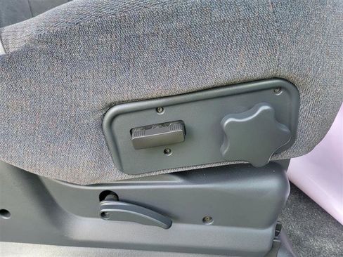 Used 2002 GMC Yukon SLE w/ Off-Road Suspension Pkg image 29