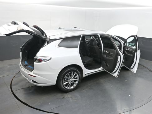 Used 2024 Buick Enclave Avenir FWD image 33