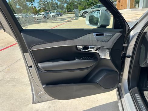 Used 2025 Volvo XC90 B6 Ultra w/ Lounge Package image 19