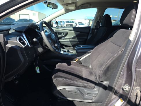 Used 2018 Nissan Murano S FWD image 3
