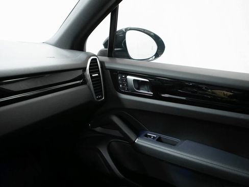 Certified 2023 Porsche Cayenne image 24