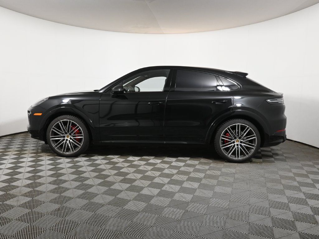 Used 2023 Porsche Cayenne GTS AWD/4WD image 2