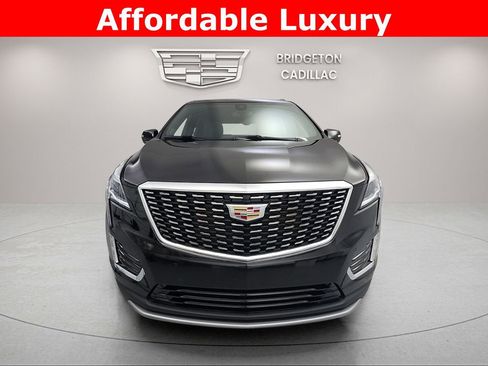Used 2025 Cadillac XT5 Premium Luxury AWD/4WD image 2