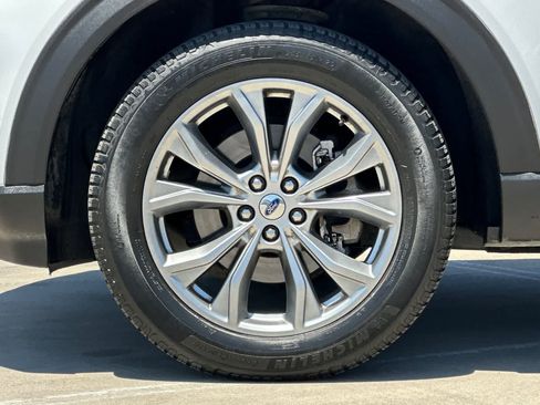 Used 2020 Ford Explorer XLT w/ Equipment Group 202A AWD/4WD image 12