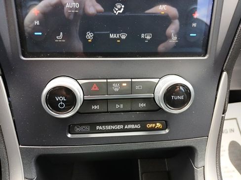 Used 2022 Ford Edge SEL image 15