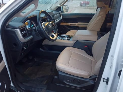 Used 2024 Ford Expedition Max XLT image 3