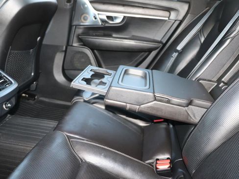 Used 2017 Volvo V90 T6 Cross Country image 39