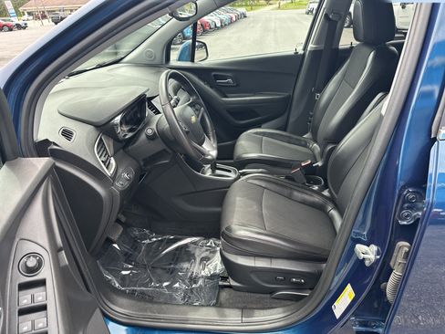 Used 2020 Chevrolet Trax LT w/ Driver Confidence Package AWD/4WD image 10