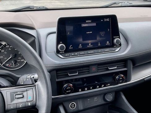 Used 2023 Nissan Rogue SV image 6