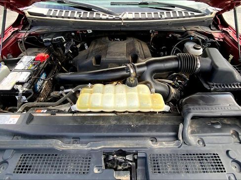 Used 2019 Ford Expedition XLT image 30