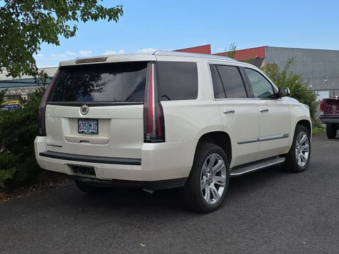 Used 2015 Cadillac Escalade Premium image 2
