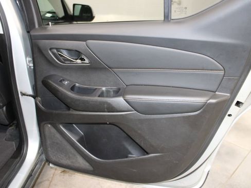 Used 2021 Chevrolet Traverse RS FWD image 32