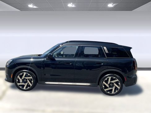Used 2025 MINI Cooper Countryman S w/ Comfort Package Max image 2