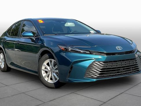 Used 2025 Toyota Camry LE FWD image 3