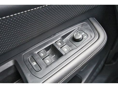 Used 2025 Volkswagen Atlas SE FWD image 23