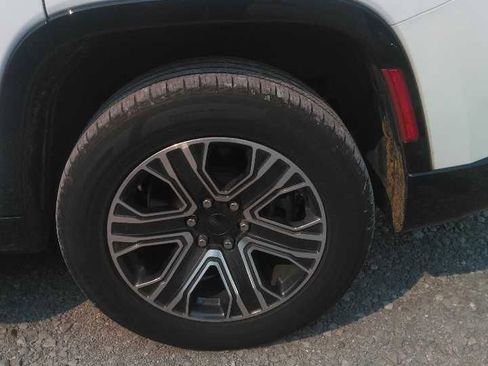 Used 2024 Jeep Wagoneer Series II w/ Flexible Seating Group image 2