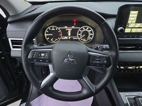 Used 2022 Mitsubishi Outlander SE image 17