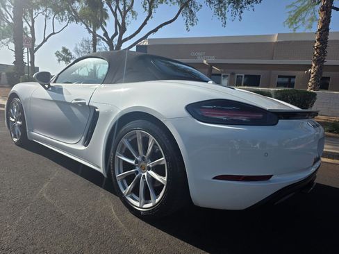 Used 2017 Porsche 718 Boxster RWD image 9