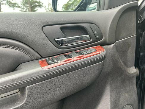 Used 2011 Cadillac Escalade AWD w/ Touring Package image 19