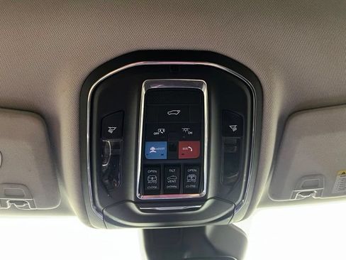 Used 2023 Jeep Grand Cherokee Limited w/ Black Appearance Package AWD/4WD image 33