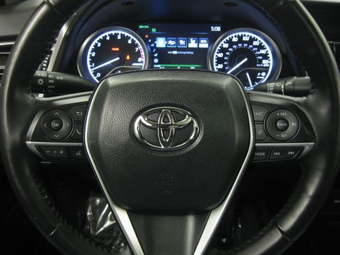 Used 2023 Toyota Camry XLE image 14