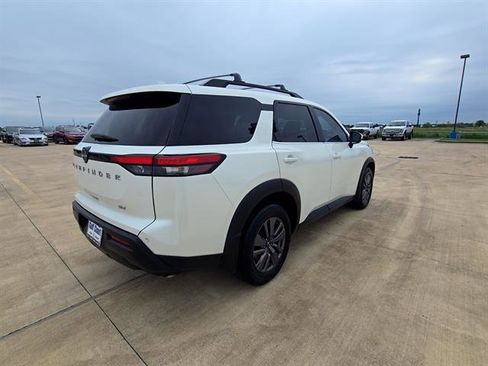 Used 2022 Nissan Pathfinder SV FWD image 5
