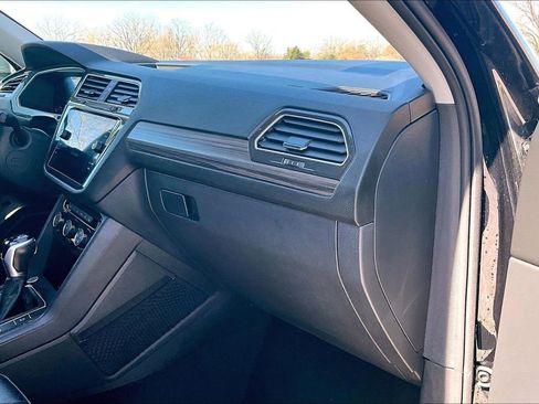 Used 2024 Volkswagen Tiguan SE image 15