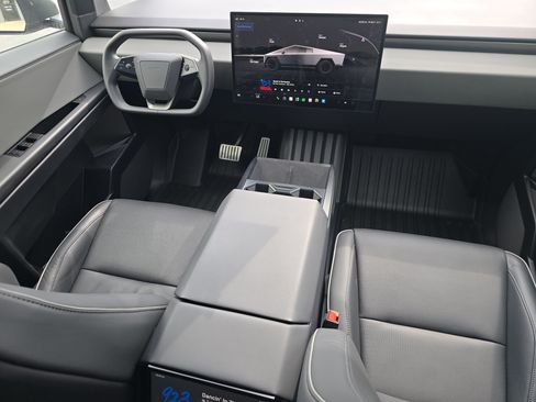 Used 2024 Tesla Cybertruck AWD Crew Cab image 22