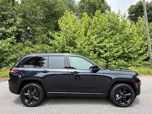 Used 2024 Jeep Grand Cherokee Limited w/ Black Appearance Package AWD/4WD image 5