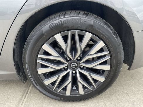 Used 2025 Nissan Altima 2.5 SV FWD image 30