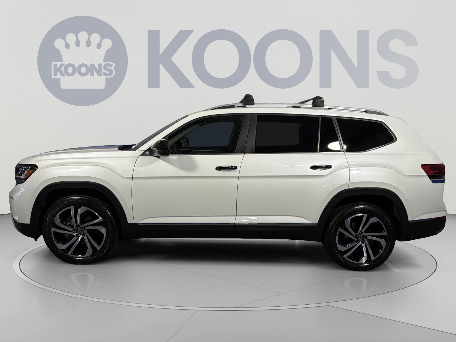 Used 2023 Volkswagen Atlas SEL AWD/4WD image 2