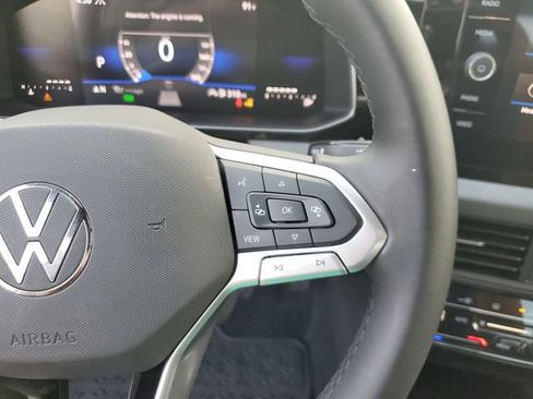 Certified 2025 Volkswagen Jetta SE FWD image 33