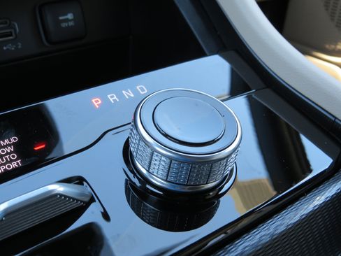 New 2025 Jeep Grand Cherokee Limited w/ Trailer Tow Package image 28