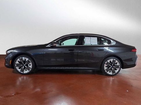 Used 2024 BMW 530i xDrive w/ Convenience Package image 4